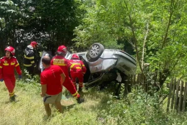 Accident înfiorător, în jud. Mureș: două femei au murit, după ce mașina s-a răsturnat într-o râpă