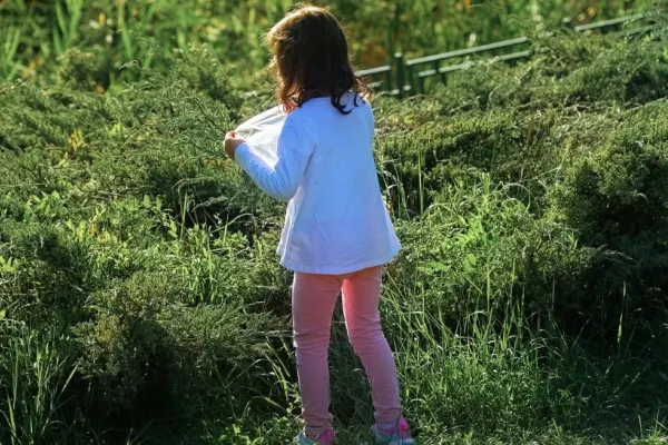 Iadul prin care a trecut o copilă de 13 ani: a fost abuzată sexual de jumătate din sat. Reacția halucinantă a polițiștilor