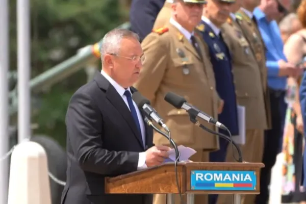 Nicolae Ciucă: Eroii noştri rămân pentru eternitate o dovadă grăitoare a patriotismului românesc