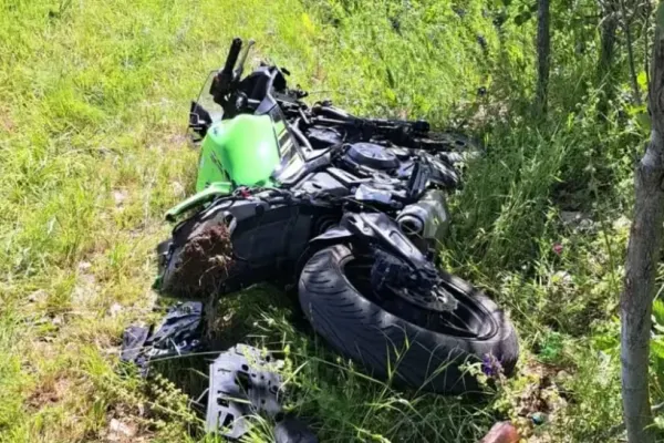 Accident teribil în Alba. O tânără motociclistă, luată cu elicopterul SMURD, după ce a căzut într-o râpă
