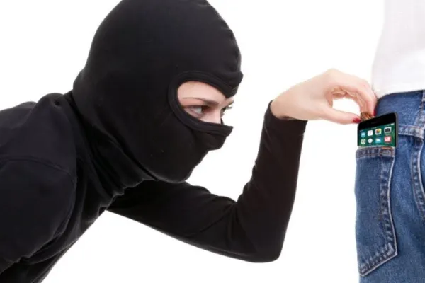 Metoda sofisticată prin care un grup de hoți tâlhărea străinii în Centrul Vechi. Cum i-au prins polițiștii