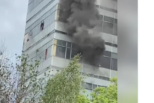 Incendiu violent în clădirea unui institut de cercetare de lângă Moscova. Mai multe persoane sunt prinse înăuntru VIDEO
