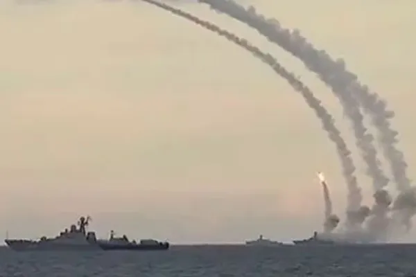 Tensiuni maxime în Marea Neagră. Rusia și-a desfășurat rachete Kalibr în apropierea granițelor României