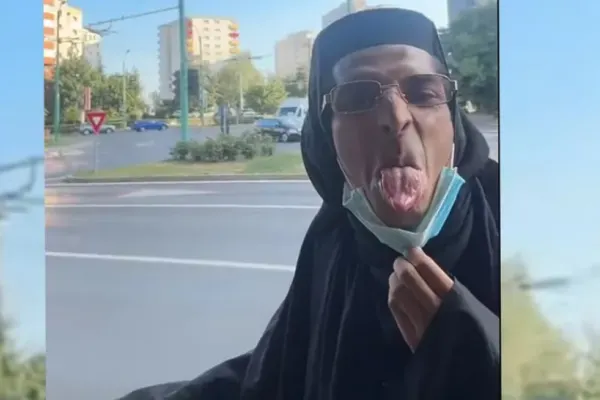 Bărbatul deghizat în măicuță a fost săltat de polițiștii locali din Iași. Ce i-au găsit oamenii legii în geantă