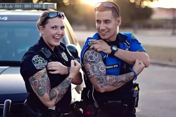 MAI a organizat o dezbatere despre tatuajele polițiștilor. Discuții aprinse despre părțile corpului unde oamenii legii au voie cu „elemente ornamentale”