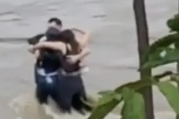 Greșeala fatidică făcută de cei 3 tineri români luați de ape în Italia. A fost la propriu "ceasul rău" - FOTO GALERIE