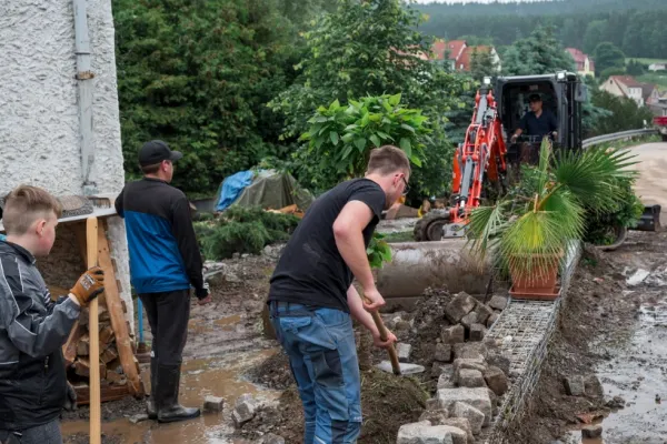 Avertisment pentru românii care intenționează să călătorească în Germania. Sunt FURTUNI puternice și se fac evacuări de populație