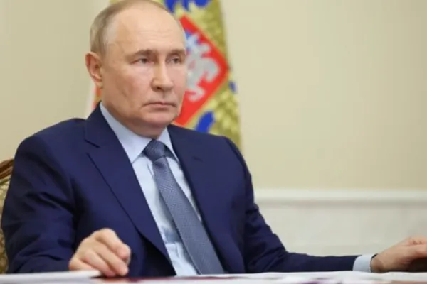Vladimir Putin a spus fără menajamente ce crede despre Joe Biden și Donald Trump. Pe cine îl preferă, de fapt, în cursa electorală din SUA