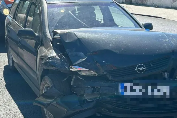Grav accident rutier în Giurgiu! Impact frontal între două autoturisme