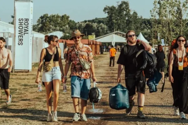 Turiștii britanici, avertizați de propriul guvern că "atacurile teroriste nu pot fi excluse în România". Furturile sunt o altă problemă semnalată - DOCUMENT OFICIAL