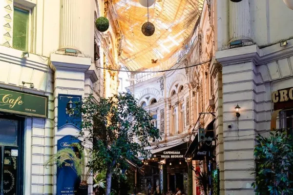 Clădiri emblematice din centrul Bucureștiului, recuperate în instanță de muncipalitate. Anunțul lui Nicușor Dan