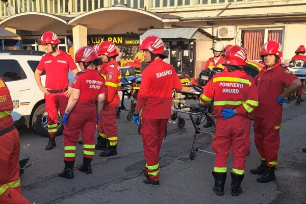 Accident teribil la Gara Basarab! O locomotivă s-a ciocnit de vagoanele de pasageri: 8 persoane, transportate la spital - GALERIE FOTO