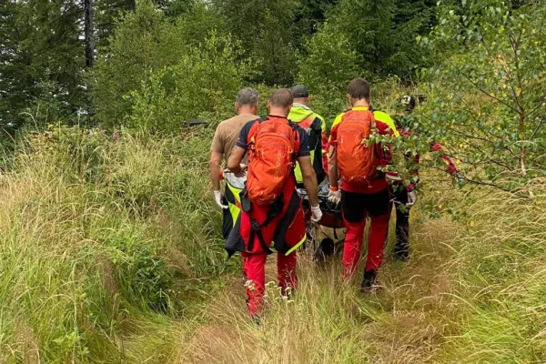 Bărbat de 59 de ani, mort pe munte, după ce i s-a făcut rău. Salvamontiștii i-au coborât trupul