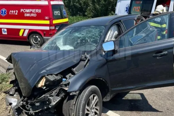 Fetiță de trei ani, moartă în accident. Mama a intrat cu mașina într-un cap de pod