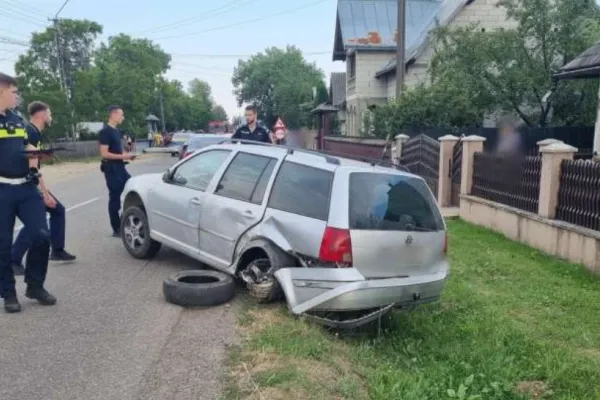 Accident în Vicovu de Sus. Trei mașini ai fost avariate, șase persoane, dintre care trei minori, au fost internate în spital