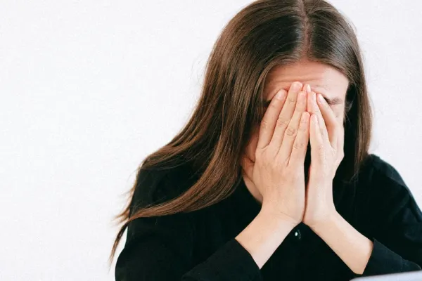6 obiceiuri care îți alimentează anxietatea. La ce să renunți pentru a obține o stare de bine