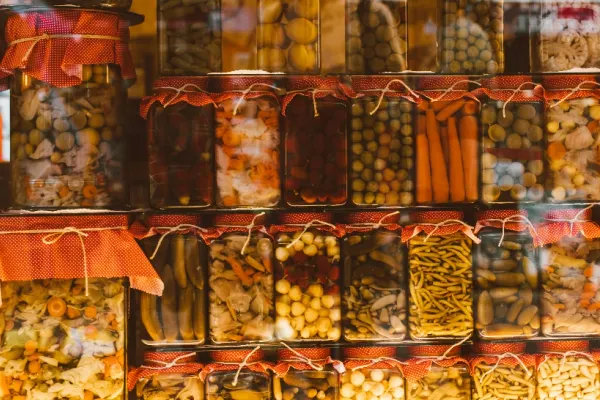 Cum poți conserva alimentele în mod natural. Trucurile pe care le foloseau bunicii în bucătărie