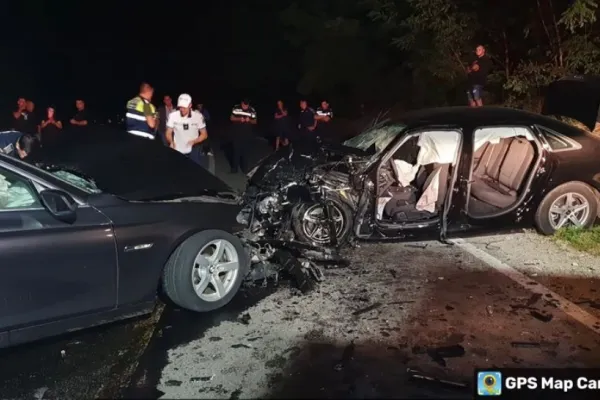 Şapte oameni transporțați la spital după un accident în care au fost implicate 2 autoturisme, pe o șosea din Gorj