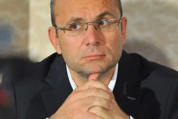 Cozmin Gușă anunță sprijin britanic pentru candidatura lui Ciolacu, pe modelul în care a fost sprijinit și Nicușor Dan: ”Doar așa a putut Ciolacu să treacă peste voința lui Iohannis, ce-l dorea pe pesedist în tandem cu Ciucă!”