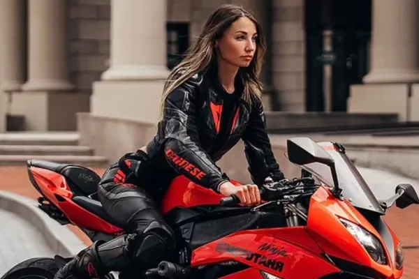Cea mai frumoasă MOTOCICLISTĂ  a Rusie a murit într-un accident infiorător - FOTO GALERIE