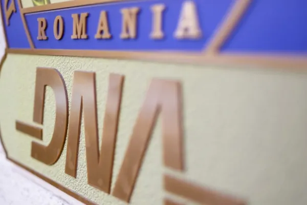 DNA, percheziții la Primăria Iași. Ancheta vizează menținerea în funcție a unor angajați, după vârsta de pensionare
