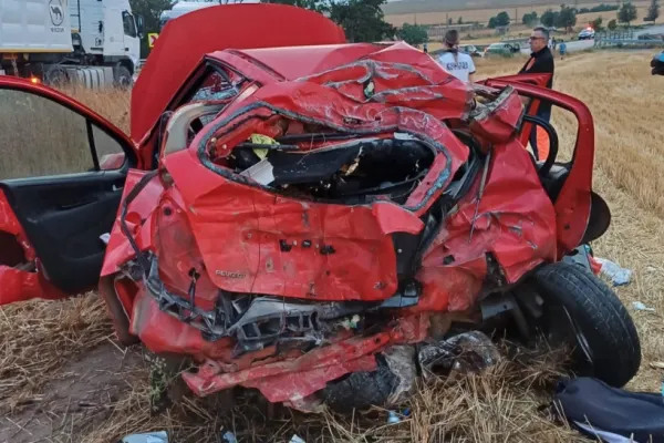 Accident teribil în Constanța! Un șofer a murit după ce s-a izbit cu mașina de un camion