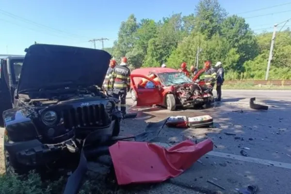 Accident rutier pe DN1: Se circulă cu dificultate pe Valea Prahovei. A fost necesară intervenția elicopterului SMURD
