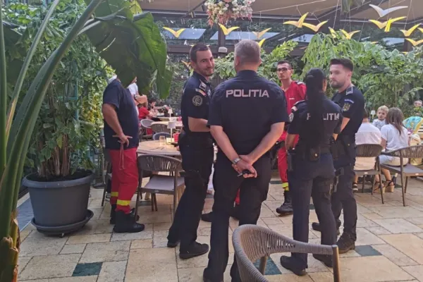Incident dramatic într-un restaurant din București: O mamă a chemat poliția și SMURD-ul după ce băiețelul ei a fost lovit din joacă de un alt copil