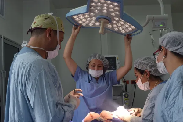 Noi detalii în cazul copiilor accidentați în Pantelimon. Medicii i-au amputat piciorul fetiței de 7 ani după ce a fost lovită pe trecerea de pietoni