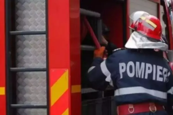 După 24 de ore de eforturi din partea pompierilor, incendiul de pe platforma Oltchim încă nu a fost stins. Mai sunt şase focare care ard mocnit