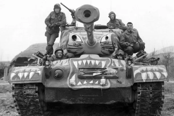 Rusia desfășoară pe frontul din Ucraina obuziere de pe vremea lui Stalin. Moscova rămâne și fără stocurile din epoca sovietică