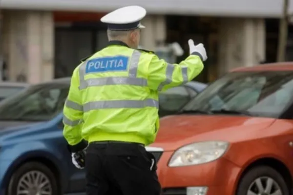Polițiștii schimbă regulile jocului. Noua legislație rutieră prevede amenzi obligatorii pentru greșeli pedepsite până acum doar cu sancțiuni