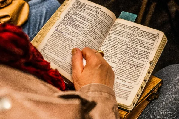 Cele mai puternice rugăciuni care se rostesc în ziua de Bobotează. Ce trebuie să citești pentru a avea parte de sănătate și spor în casă