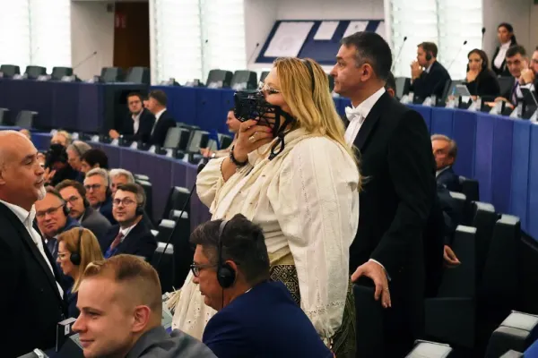 Diana Șoșoacă, scandal monstru în Parlamentul European, în ENGLEZĂ! Pe cine a făcut „criminală”. A fost dată afară din plenul ședinței GALERIE FOTO/VIDEO