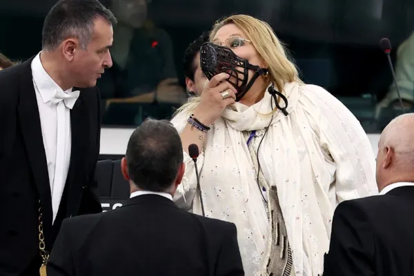 Ce sancțiuni riscă Diana Șoșoacă după circul din Parlamentul European. Regulile forului UE sunt dure, în comparație cu cele de la noi