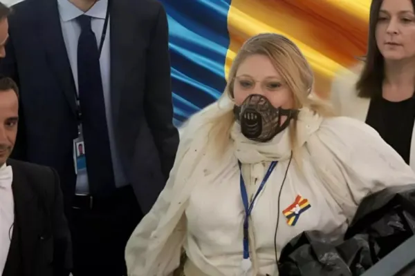 Un psihiatru a analizat motivele care au determinat-o pe Diana Șoșoacă sa facă circul din Parlamentul European: „A testat apele, să «simtă» sala”