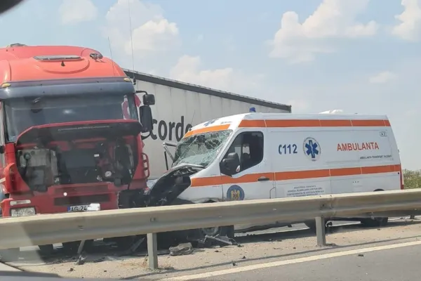 Accident pe Autostrada București Pitești. Un TIR a spulberat o ambulanță
