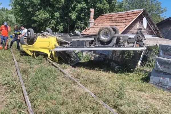 Accident feroviar în România. 130 de pasageri aflați la bord în momentul impactului
