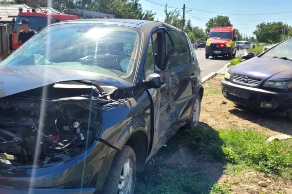 Grav accident rutier în Giurgiu: Impact între trei mașini. Trei persoane, inclusiv un copil, au ajuns la spital