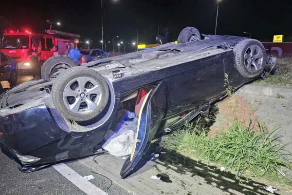 Accident grav în sensul giratoriu de la Vama Giurgiu: Un cuplu s-a răsturnat cu mașina