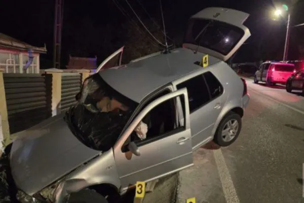 Accident rutier grav! Două surori au intrat cu mașina în șanț după ce au evitat un câine aflat pe șosea