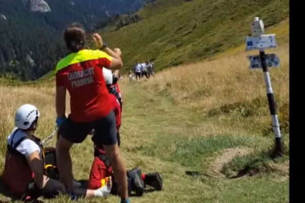 O turistă a fost salvată cu elicopterul din Munții Ciucaș, după ce s-a accidentat la picior. Val de reacții în mediul online