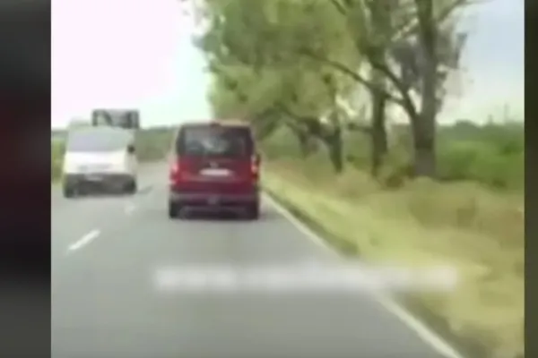 Accident mortal evitat la secundă! Imagini halucinante