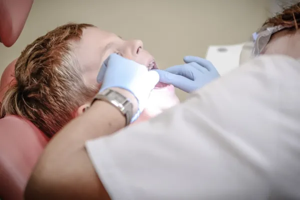 Schimbări importante anunțate de Uniunea Europeană: plombele dentare interzise de la 1 ianuarie 2025