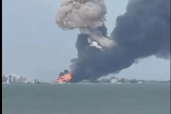 Ucraina a lansat rachete asupra unui feribot rusesc cu combustibil din portul Kavkaz VIDEO