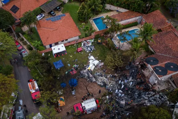 Tragedie fără margini: Opt medici și-au pierdut viața în urma unui accident aviatic. Șapte dintre ei au scăpat după ce și-au schimbat zborul în ultimul moment