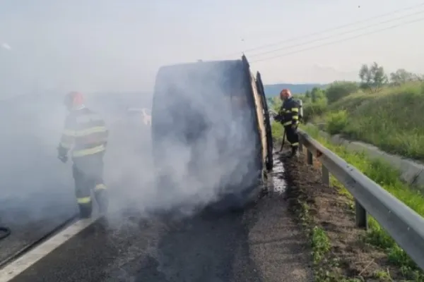 Accident grav în Constanța: Un microbuz a intrat în copac