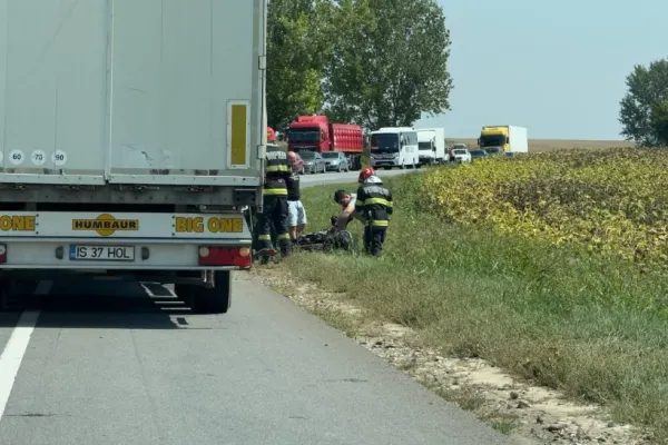 Accident grav la Iași. O tânără care conducea o motocicleta a fost spulebarată de un TIR