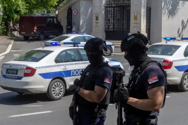 Bărbat suspect de terorism, împușcat mortal de polițiști