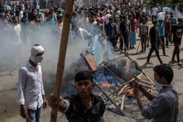 Stare de asediu în Bangladesh: Cel puţin 73 de oameni au murit în urma unor violenţe manifestaţii antiguvernamentale - GALERIE FOTO